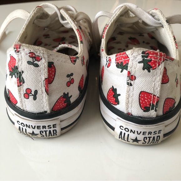 Kids strawberry converse size 2 - Picture 5 of 6